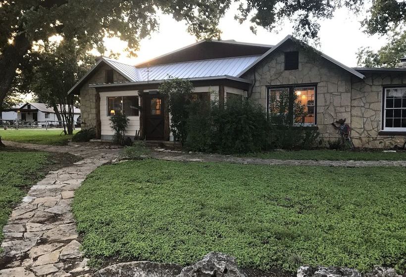 فندق ريفى Twin Elm Guest Ranch