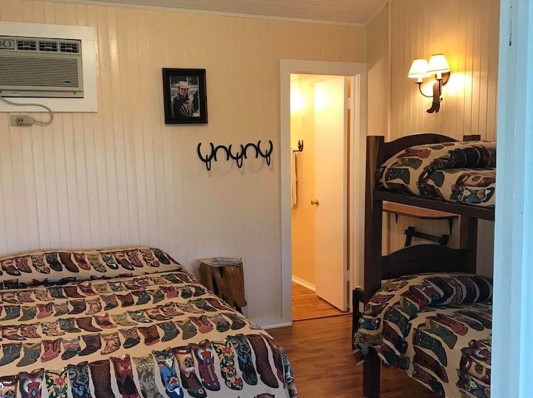 فندق ريفى Twin Elm Guest Ranch