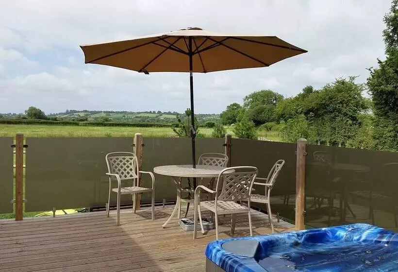 Hotelli Tor Farm Lodge