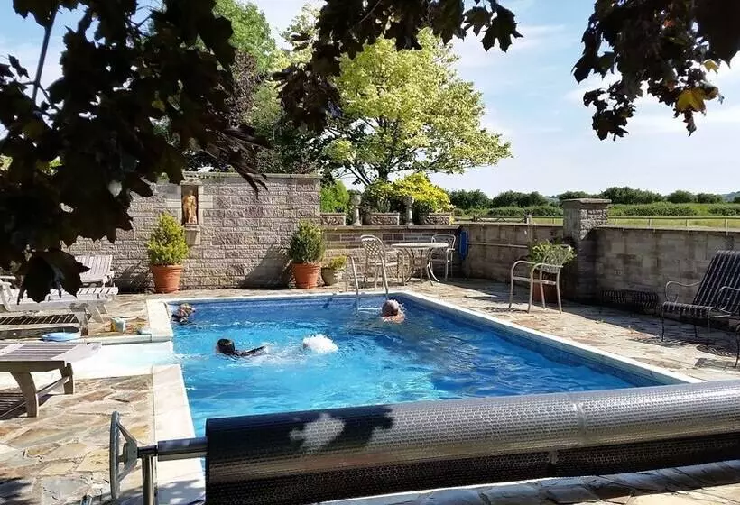 Hotelli Tor Farm Lodge