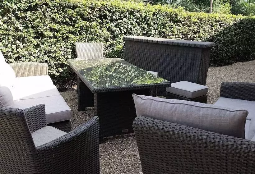 Hotelli Tor Farm Lodge