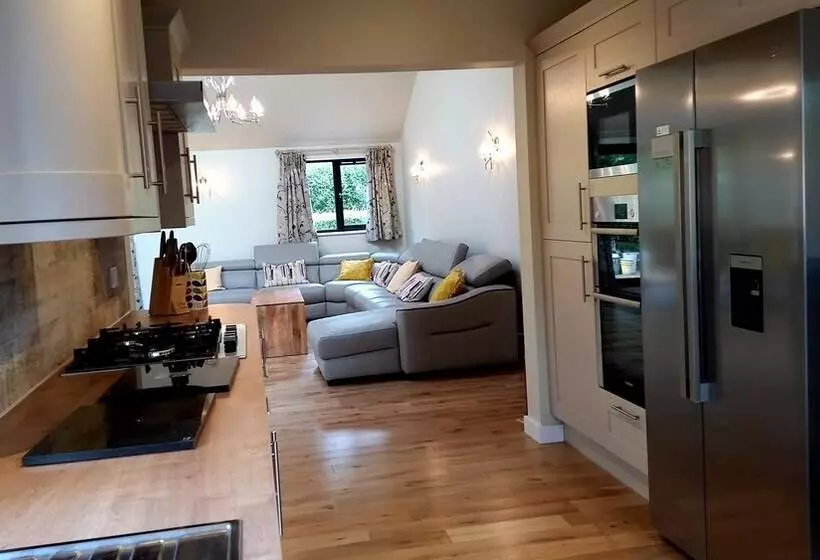 Hotelli Tor Farm Lodge