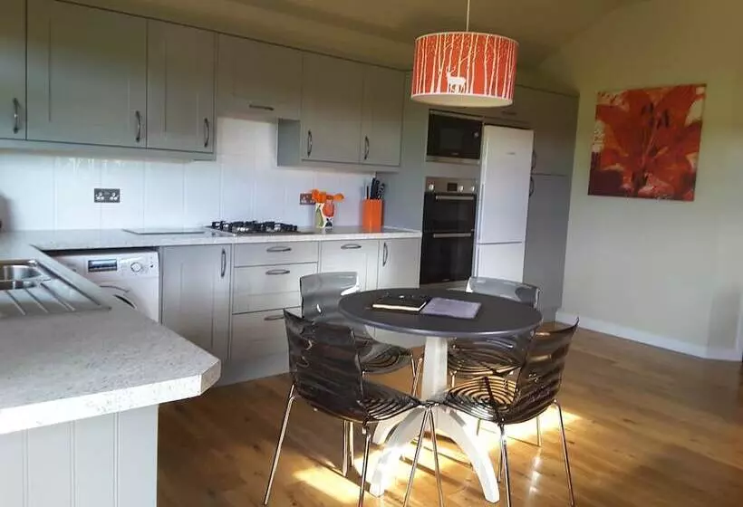 Hotelli Tor Farm Lodge