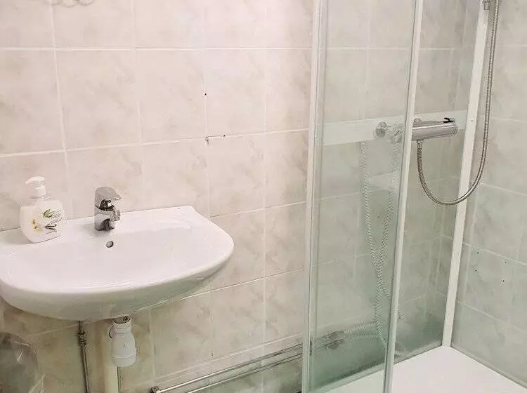 Nymans Bed & Breakfast