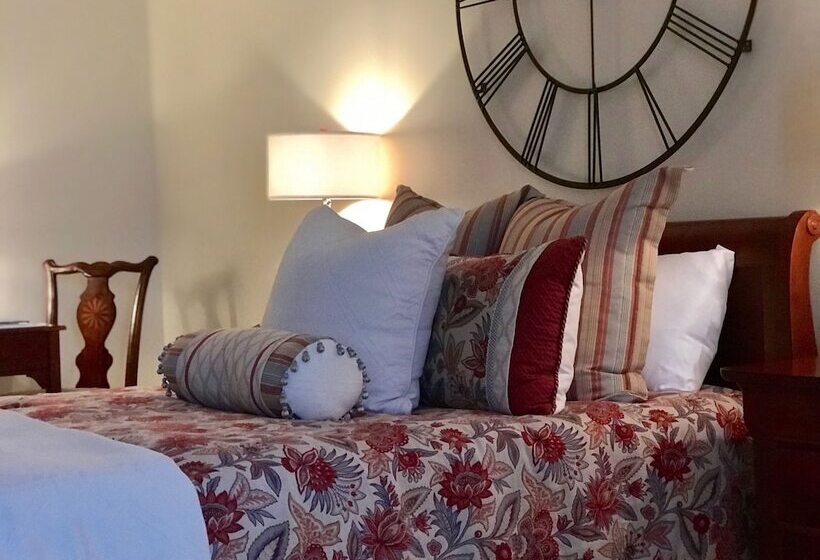 Ophelias Restaurant & Inn