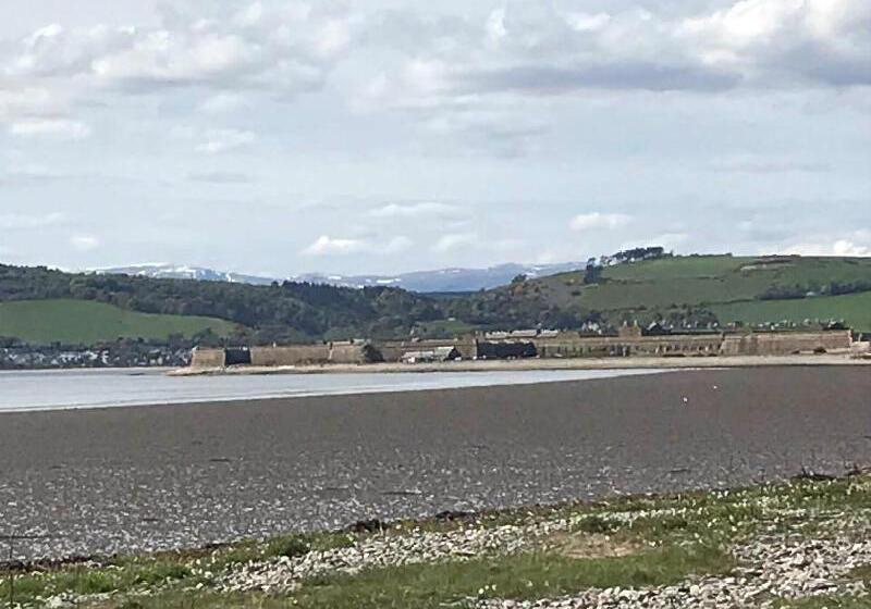 بنسيون Broomlea