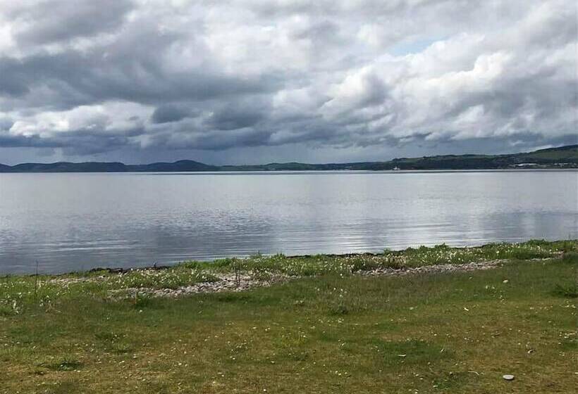 بنسيون Broomlea