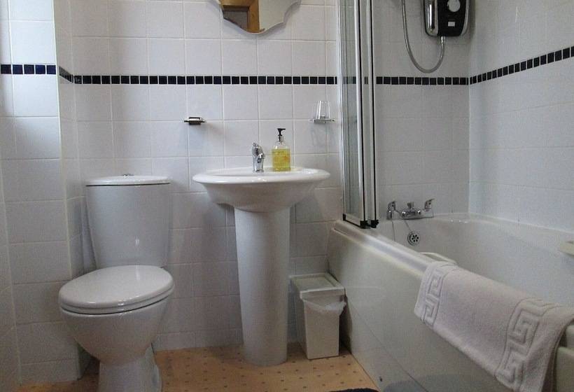 بنسيون Broomlea