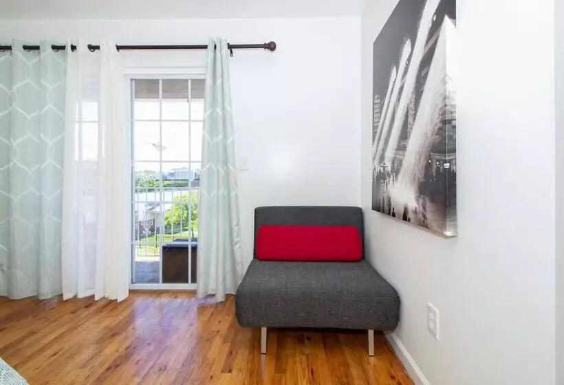 Majatalo Racpanos Modern Stay On Ocean Avenue