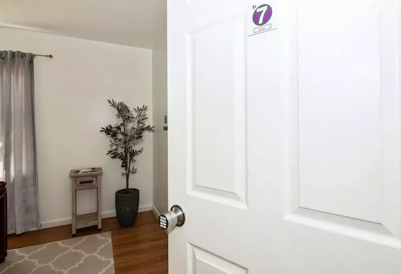 Majatalo Racpanos Modern Stay On Ocean Avenue