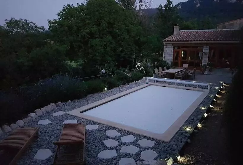 Aamiaismajoitus (B&B) La Cocagnière   In A Rural Location