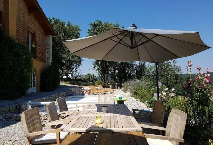 Aamiaismajoitus (B&B) La Cocagnière   In A Rural Location
