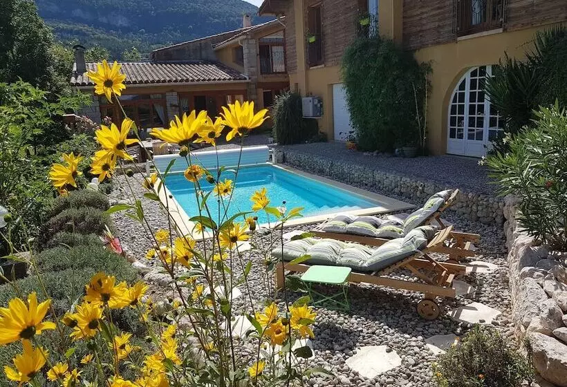 Aamiaismajoitus (B&B) La Cocagnière   In A Rural Location