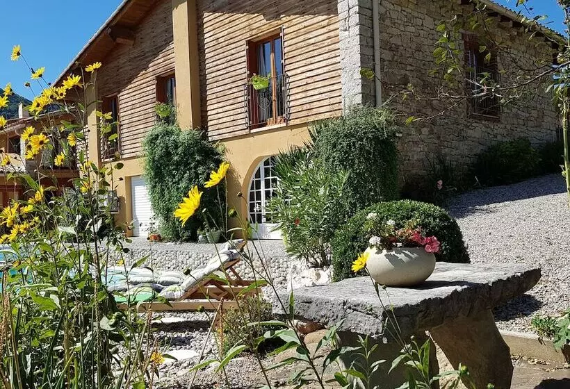 Aamiaismajoitus (B&B) La Cocagnière   In A Rural Location