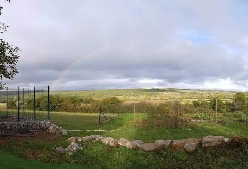 Aamiaismajoitus (B&B) La Cocagnière   In A Rural Location