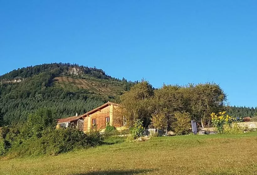 Aamiaismajoitus (B&B) La Cocagnière   In A Rural Location