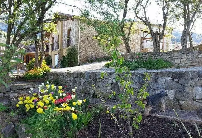 Aamiaismajoitus (B&B) La Cocagnière   In A Rural Location