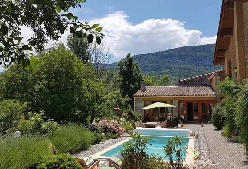 Aamiaismajoitus (B&B) La Cocagnière   In A Rural Location
