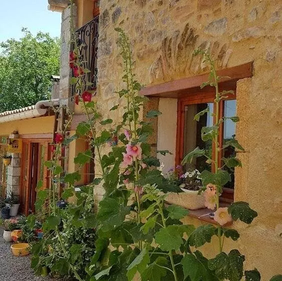 Aamiaismajoitus (B&B) La Cocagnière   In A Rural Location
