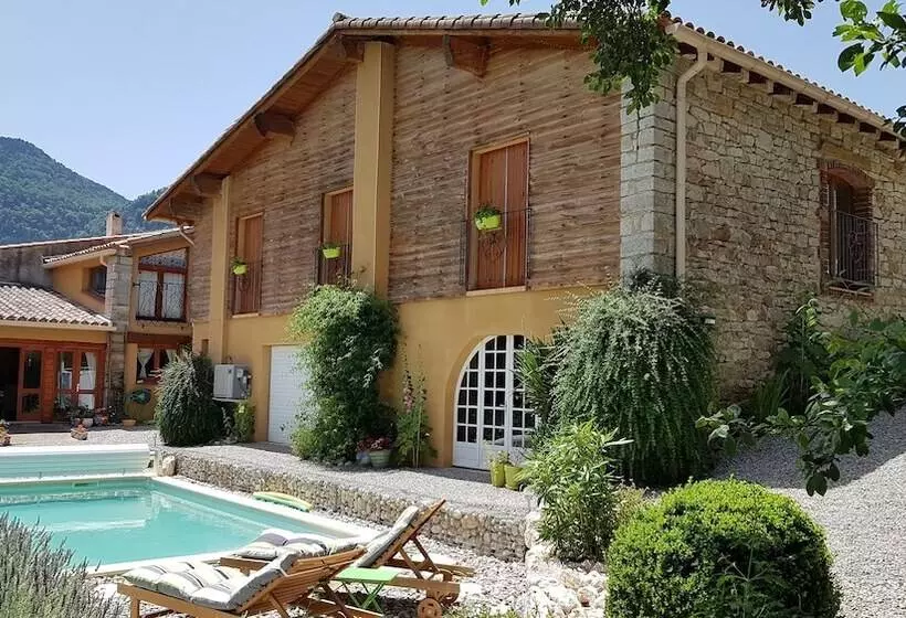 Aamiaismajoitus (B&B) La Cocagnière   In A Rural Location