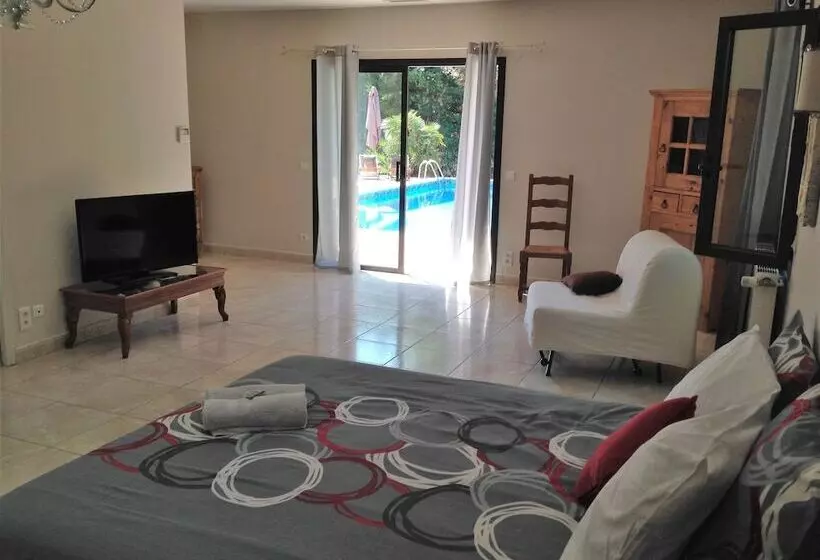 Aamiaismajoitus (B&B) Rêv De Thau