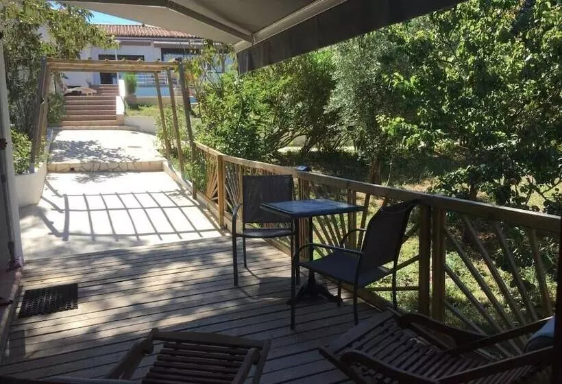 Aamiaismajoitus (B&B) Rêv De Thau