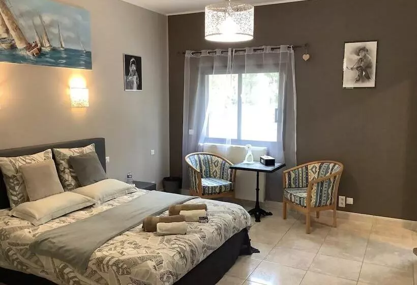 Aamiaismajoitus (B&B) Rêv De Thau