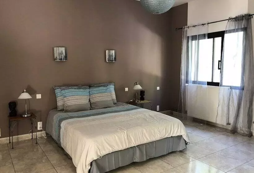 Aamiaismajoitus (B&B) Rêv De Thau