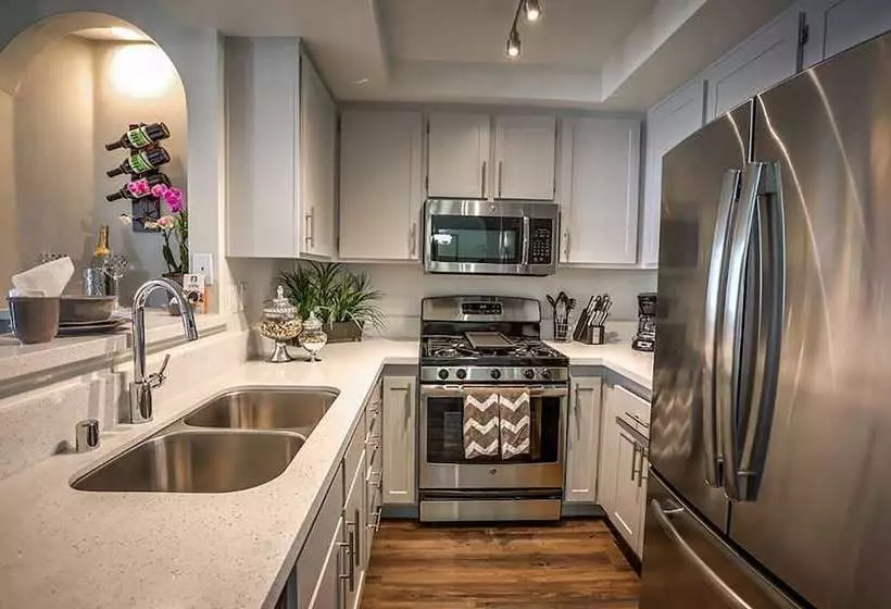 Hotelli Beverly Hills Condos