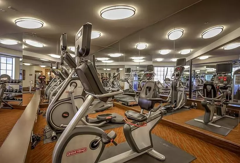 Hotelli Beverly Hills Condos