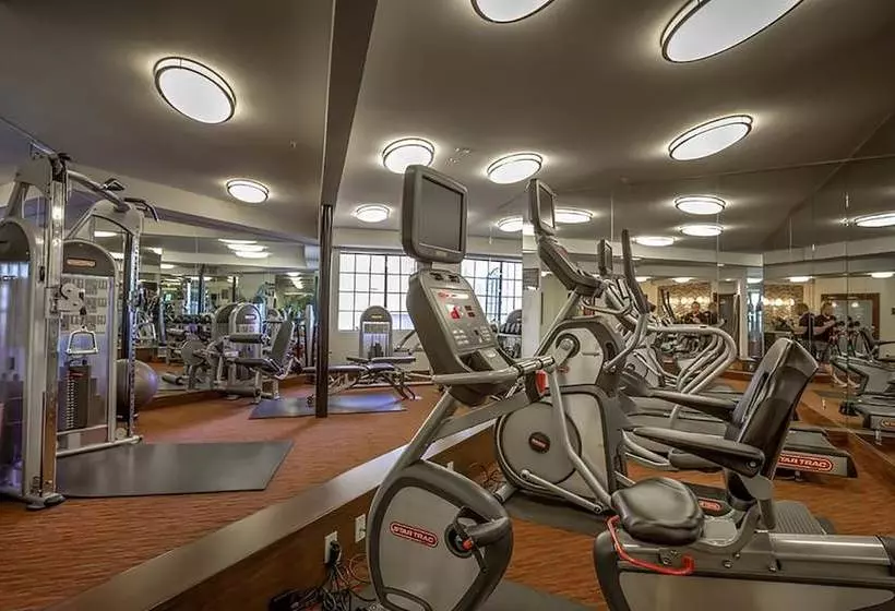 Hotelli Beverly Hills Condos