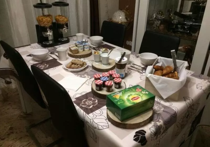 Aamiaismajoitus (B&B) Au Levrier De Chessy