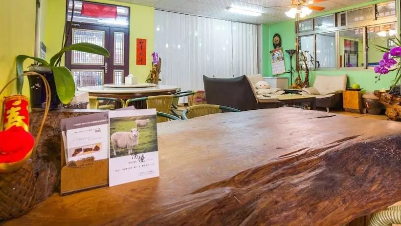 تختخواب و صبحانه Nantou Fruit House