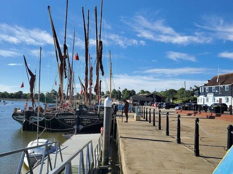 Bed and Breakfast Jolly Sailor Fish On The Quay