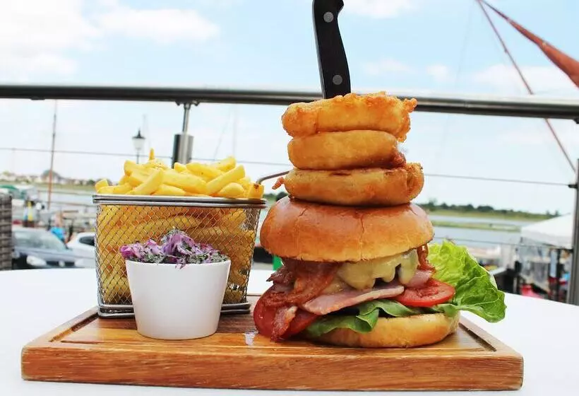 Aamiaismajoitus (B&B) Jolly Sailor  Fish On The Quay