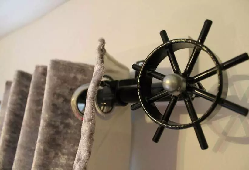 Aamiaismajoitus (B&B) Jolly Sailor  Fish On The Quay