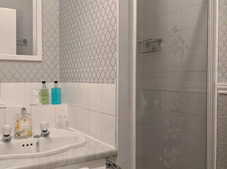 Bed and Breakfast Lee House