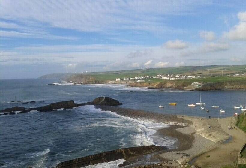 تختخواب و صبحانه The Pot And Barrel