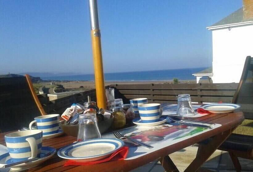 تختخواب و صبحانه The Pot And Barrel