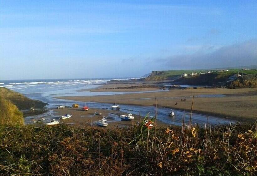 تختخواب و صبحانه The Pot And Barrel