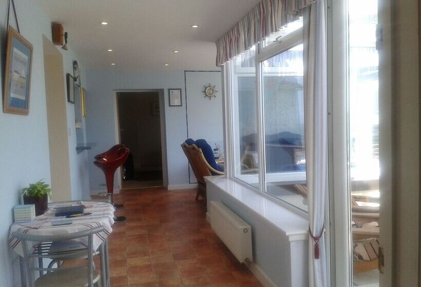 تختخواب و صبحانه The Pot And Barrel