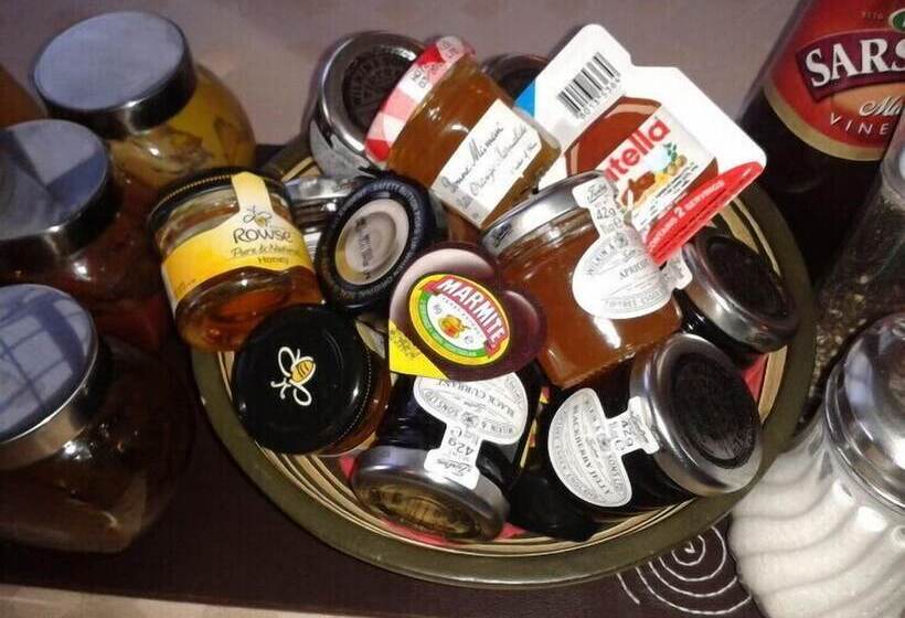 تختخواب و صبحانه The Pot And Barrel