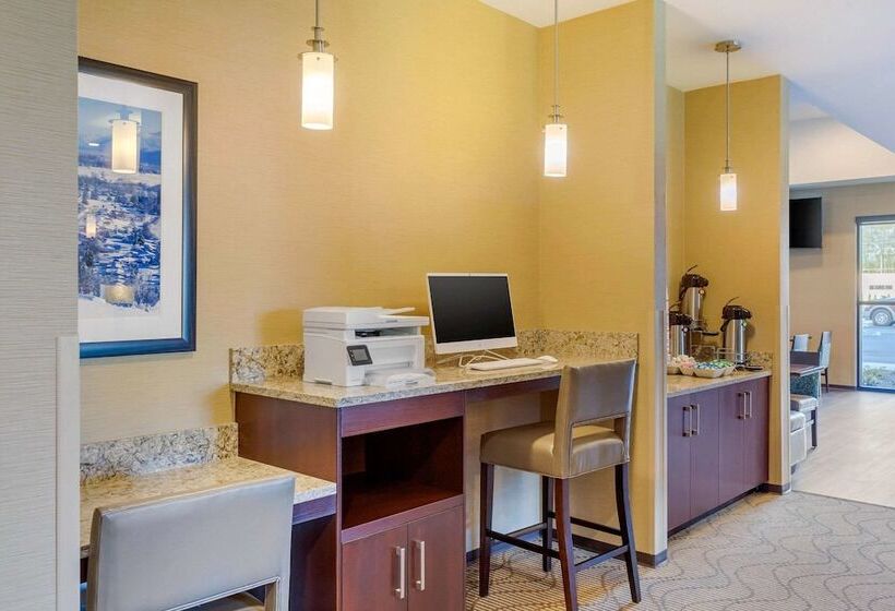 酒店 Comfort Suites Burlington Near I5