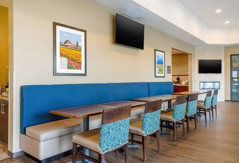 Hotelli Comfort Suites Burlington Near I5