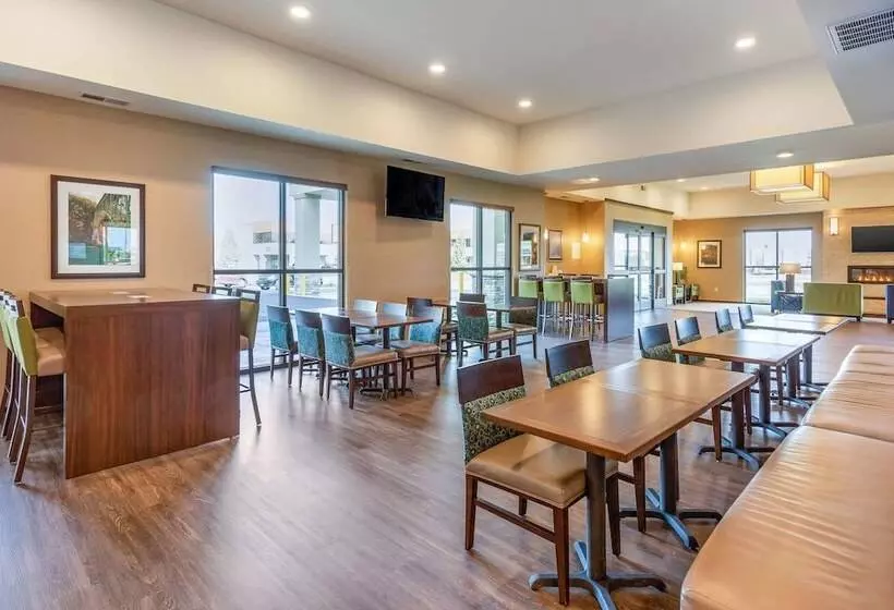 Hotelli Comfort Suites Burlington Near I5