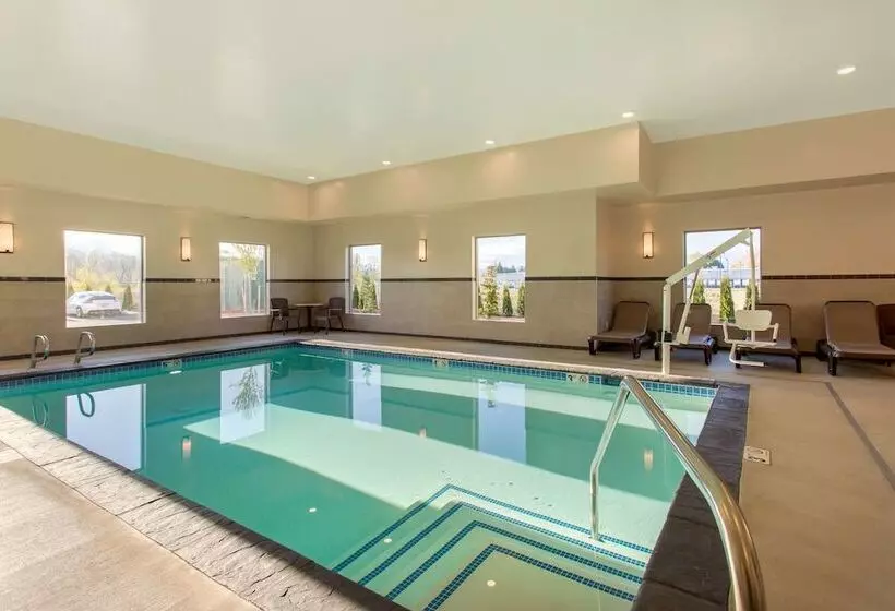 Hotelli Comfort Suites Burlington Near I5