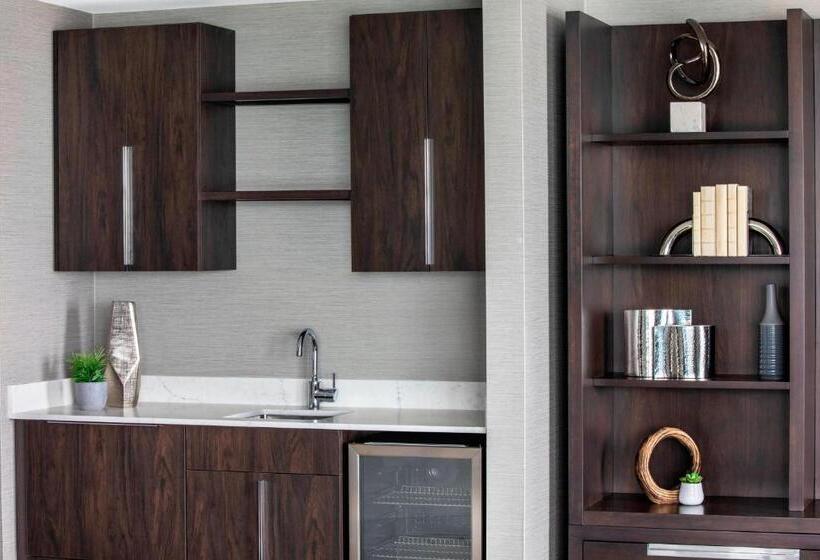 ホテル Envue, Autograph Collection