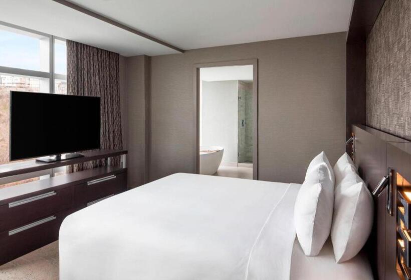 ホテル Envue, Autograph Collection