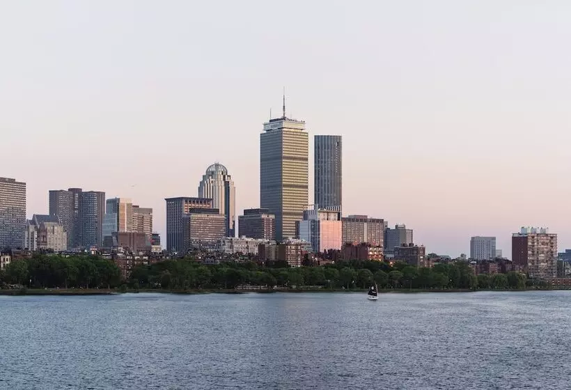 Four Seasons Hotel One Dalton Street, Boston