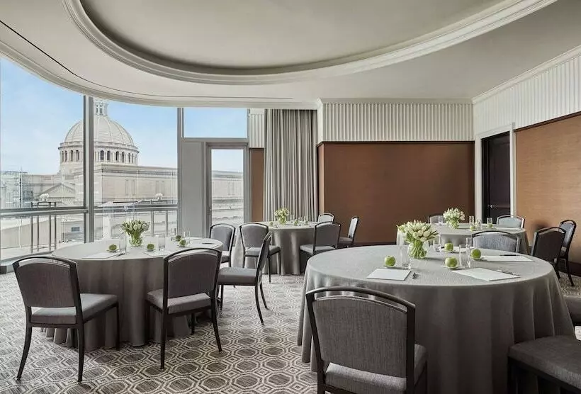 Four Seasons Hotel One Dalton Street, Boston
